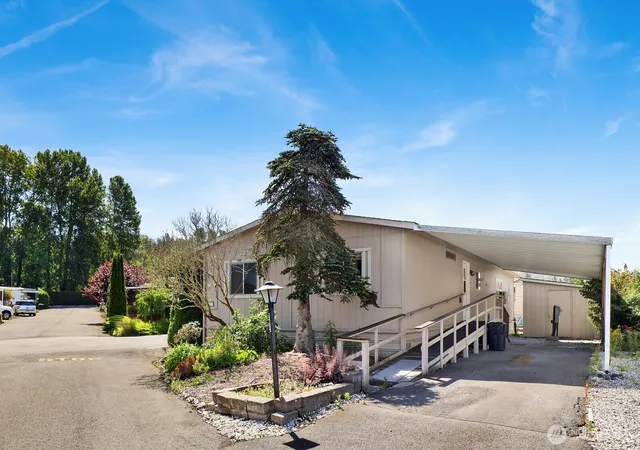 Photo 2 of Manufactured home for sale at 1200 Lincoln St #231, Bellingham, WA 98229 | MLS# NWM2549447 | Listing updated on 2026-10-29