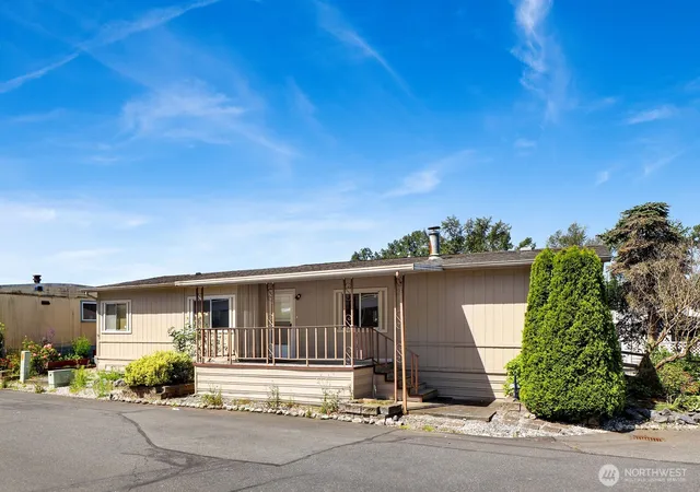 Photo 3 of Manufactured home for sale at 1200 Lincoln St #231, Bellingham, WA 98229 | MLS# NWM2549447 | Listing updated on 2026-10-29