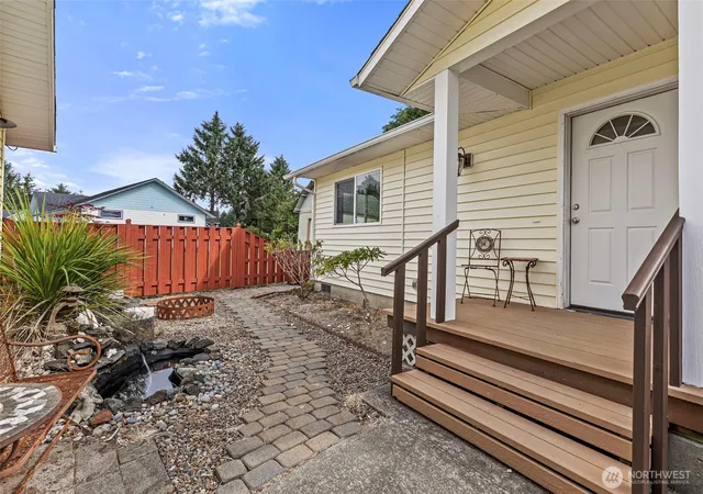 Photo 2 of Single family home for sale at 526 Sunset Ave Ne, Ocean Shores, WA 98569 | MLS# NWM2549449 | Listing updated on 2026-09-21