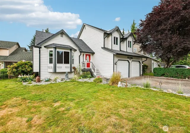 Photo 2 of Single family home for sale at 811 5th Drive, Sultan, WA 98294 | MLS# NWM2549472 | Listing updated on 2026-09-22