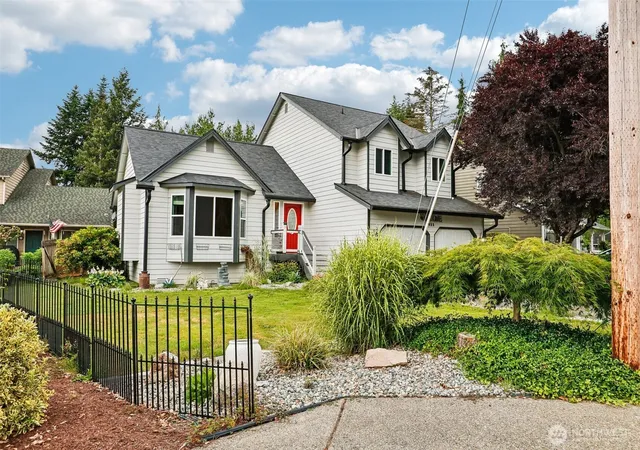 Photo 3 of Single family home for sale at 811 5th Drive, Sultan, WA 98294 | MLS# NWM2549472 | Listing updated on 2026-09-22