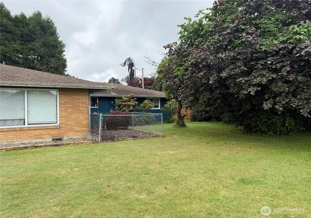 Photo 2 of Single family home for sale at 416 Minnesota St, South Bend, WA 98586 | MLS# NWM2549493 | Listing updated on 2026-09-22
