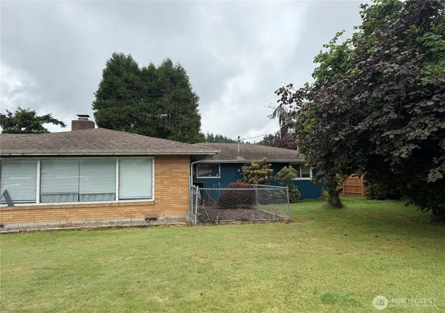 Photo 3 of Single family home for sale at 416 Minnesota St, South Bend, WA 98586 | MLS# NWM2549493 | Listing updated on 2026-09-22
