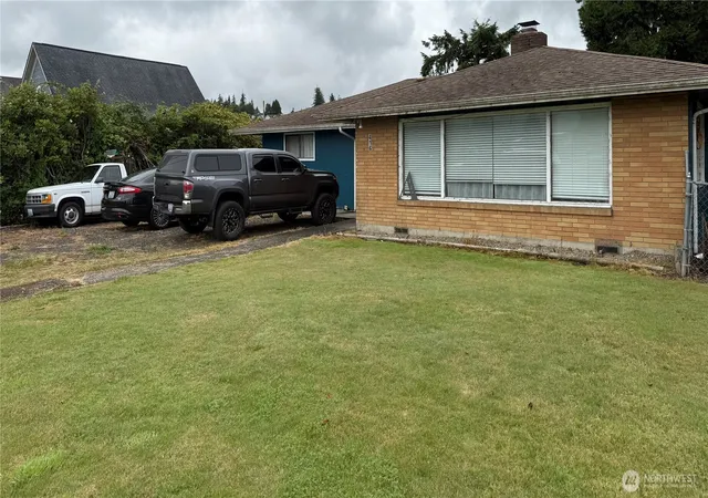 Photo 3 of Single family home for sale at 416 Minnesota St, South Bend, WA 98586 | MLS# NWM2549493 | Listing updated on 2026-09-22