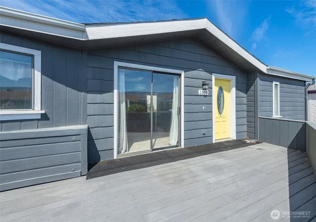 Manufactured home for sale at 1308 Glacier Pl #67, Wenatchee, WA 98801 | MLS# NWM2549504