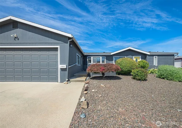 Photo 2 of Manufactured home for sale at 1308 Glacier Pl #67, Wenatchee, WA 98801 | MLS# NWM2549504 | Listing updated on 2026-09-22