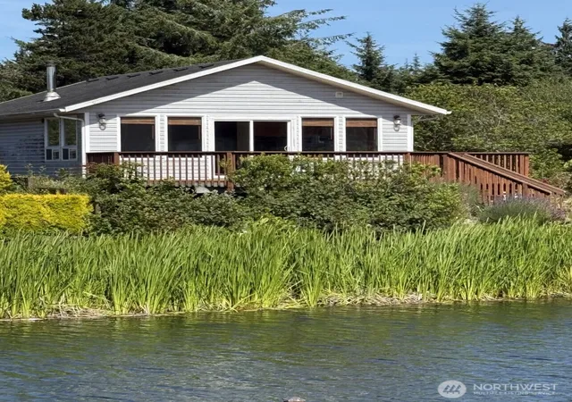 Photo 1 of Single family home for sale at 725 Wawona Ave Sw, Ocean Shores, WA 98569 | MLS# NWM2549511 | Listing updated on 2026-09-22