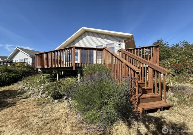 Photo 2 of Single family home for sale at 725 Wawona Ave Sw, Ocean Shores, WA 98569 | MLS# NWM2549511 | Listing updated on 2026-09-22