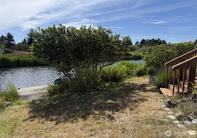Photo 3 of Single family home for sale at 725 Wawona Ave Sw, Ocean Shores, WA 98569 | MLS# NWM2549511 | Listing updated on 2026-09-22