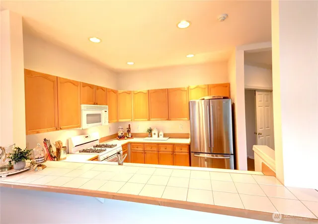 Photo 4 of Condo for sale at 18654 NE 56th Court #18654, Redmond, WA 98052 | MLS# NWM2549520 | Listing updated on 2026-09-24