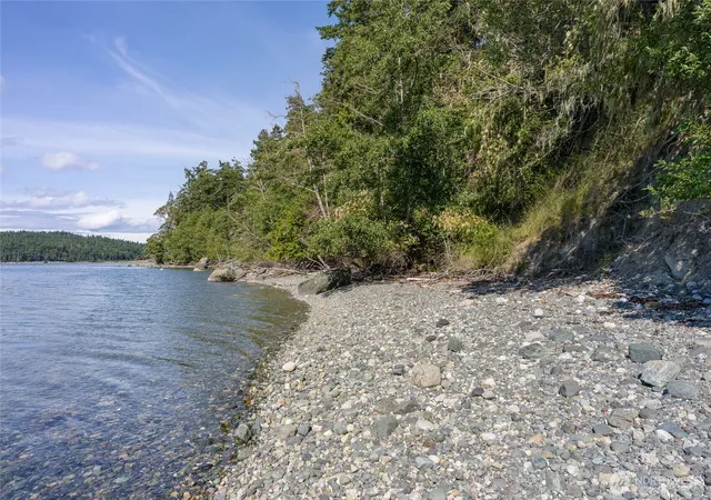 Photo 4 of Single family home for sale at 304 Frances Ln, Lopez Island, WA 98261 | MLS# NWM2549539 | Listing updated on 2026-09-22