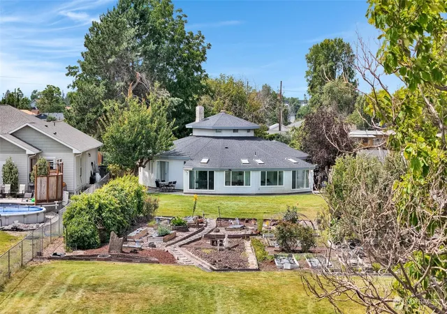 Photo 1 of Single family home for sale at 813 S Sycamore, Moses Lake, WA 98837 | MLS# NWM2549578 | Listing updated on 2026-09-26