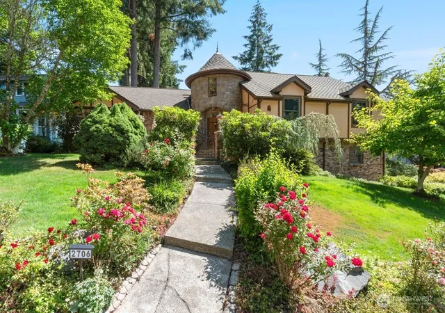 Photo 3 of Single family home for sale at 2706 Walnut Loop Nw, Olympia, WA 98502 | MLS# NWM2549618 | Listing updated on 2026-09-22