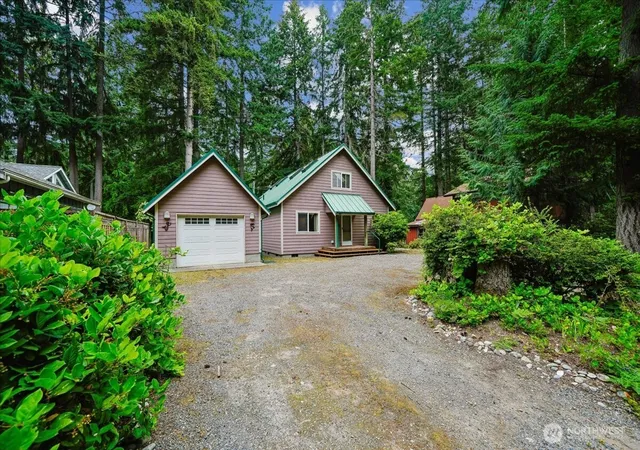 Photo 3 of Single family home for sale at 11319 Country Clb Dr, Anderson Island, WA 98303 | MLS# NWM2549637 | Listing updated on 2026-09-22