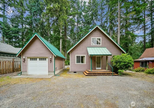 Photo 4 of Single family home for sale at 11319 Country Clb Dr, Anderson Island, WA 98303 | MLS# NWM2549637 | Listing updated on 2026-09-22