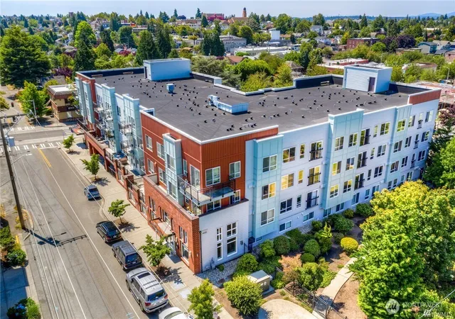 Photo 3 of Condo for sale at 424 N 85th Street #406, Seattle, WA 98103 | MLS# NWM2549645 | Listing updated on 2026-09-22