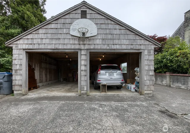 Photo 4 of Single family home for sale at 709 N "n" St, Aberdeen, WA 98520 | MLS# NWM2549660 | Listing updated on 2026-09-22