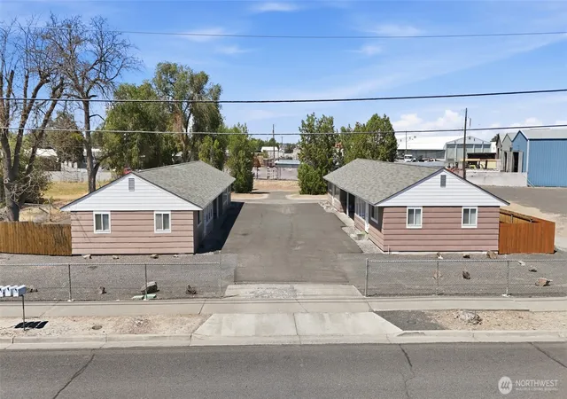 Multi family home for sale at 329 S Gibby Rd, Moses Lake, WA 98837 | MLS# NWM2549664