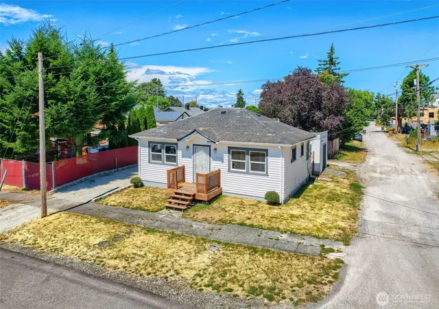 Photo 2 of Sale Pending at 1315 S 43rd St, Tacoma, WA 98418 | MLS# NWM2549681 | Listing updated on 2026-10-20