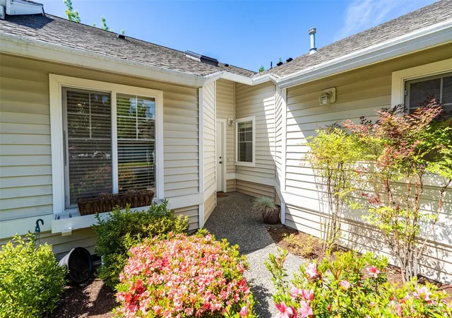 Photo 1 of Townhouse for sale at 4304 S 220th Place, Kent, WA 98032 | MLS# NWM2549683 | Listing updated on 2026-09-19