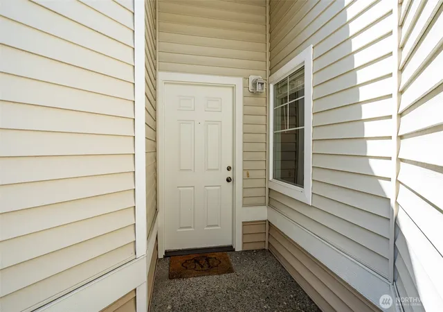 Photo 4 of Townhouse for sale at 4304 S 220th Place, Kent, WA 98032 | MLS# NWM2549683 | Listing updated on 2026-09-19