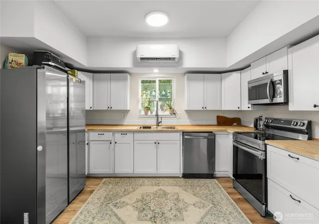 Photo 3 of Single family home for sale at 618 Randall St, Aberdeen, WA 98520 | MLS# NWM2549687 | Listing updated on 2026-09-23