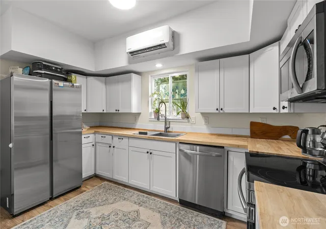 Photo 3 of Single family home for sale at 618 Randall St, Aberdeen, WA 98520 | MLS# NWM2549687 | Listing updated on 2026-09-23