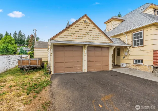 Photo 3 of Single family home for sale at 8300 SE Riverview Ln, Vancouver, WA 98664 | MLS# NWM2549747 | Listing updated on 2026-09-22