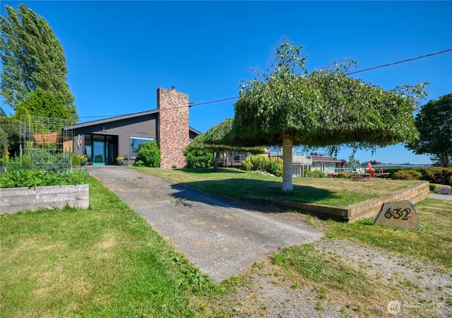 Photo 2 of Single family home for sale at 632 Highland Dr, Point Roberts, WA 98281 | MLS# NWM2549749 | Listing updated on 2026-10-01