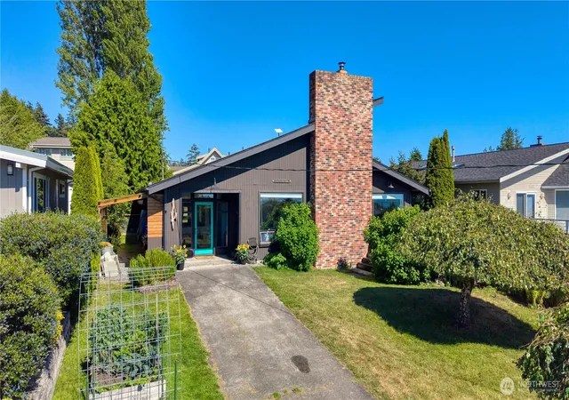 Photo 3 of Single family home for sale at 632 Highland Dr, Point Roberts, WA 98281 | MLS# NWM2549749 | Listing updated on 2026-10-01