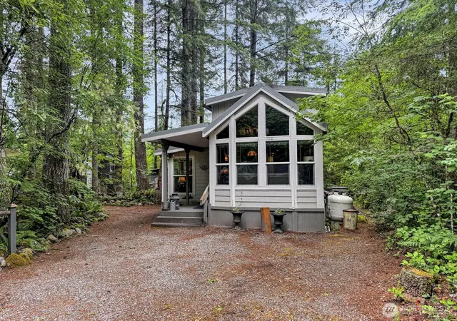 Photo 3 of Manufactured home for sale at 77 4 Christmas Tree Cir, Deming, WA 98244 | MLS# NWM2549801 | Listing updated on 2026-09-22