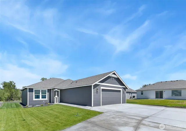 Photo 1 of Single family home for sale at 4246 W Sandy Ct, Moses Lake, WA 98837 | MLS# NWM2549807 | Listing updated on 2026-09-22