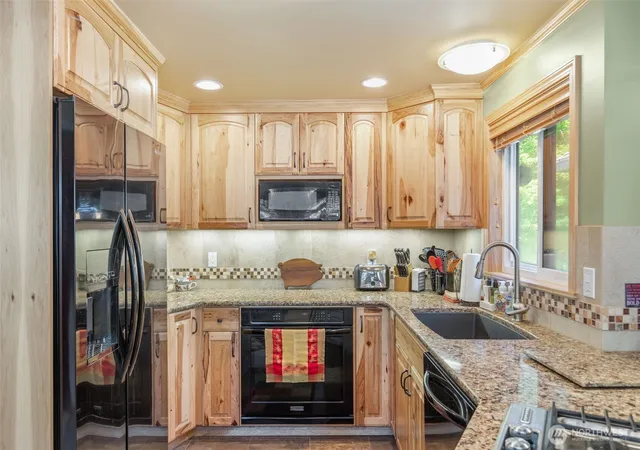 Photo 4 of Single family home for sale at 19005 104th Avenue NE, Bothell, WA 98011 | MLS# NWM2549844 | Listing updated on 2026-09-22