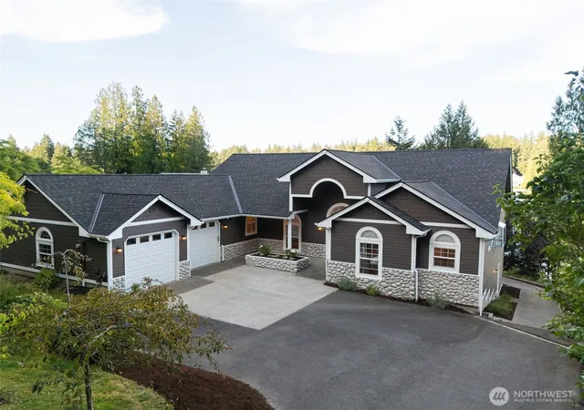 Photo 4 of Single family home for sale at 180 E Westlake Dr N, Allyn, WA 98524 | MLS# NWM2549857 | Listing updated on 2026-09-22