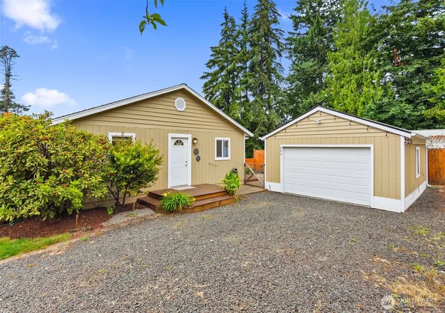 Photo 2 of Single family home for sale at 504 G St Sw, Tumwater, WA 98512 | MLS# NWM2549920 | Listing updated on 2026-09-22
