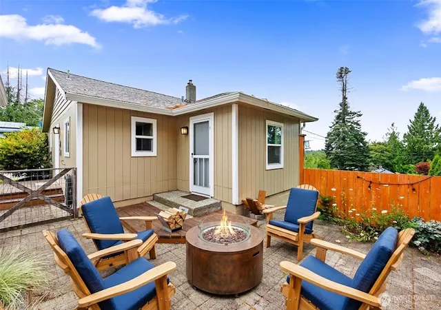 Photo 3 of Single family home for sale at 504 G St Sw, Tumwater, WA 98512 | MLS# NWM2549920 | Listing updated on 2026-09-22
