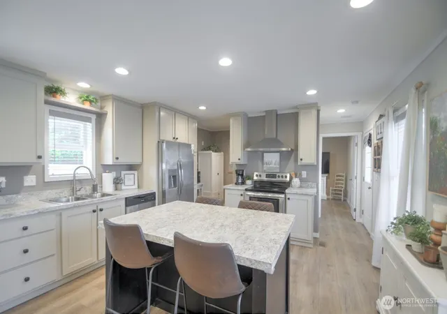 Photo 4 of Manufactured home for sale at 4830 Pacific Ave SE #20, Lacey, WA 98503 | MLS# NWM2549939 | Listing updated on 2026-09-30