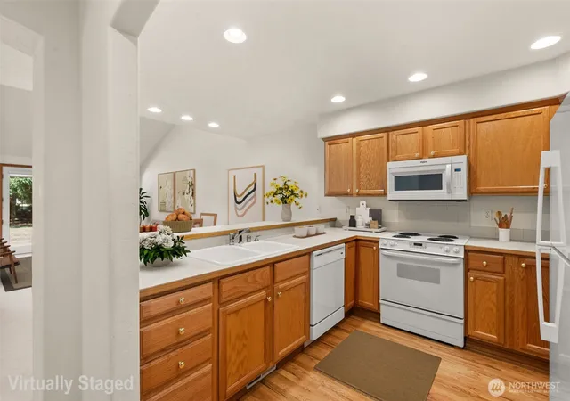 Photo 4 of Condo for sale at 6608 Riviera Ct Se, Olympia, WA 98513 | MLS# NWM2549973 | Listing updated on 2026-09-22