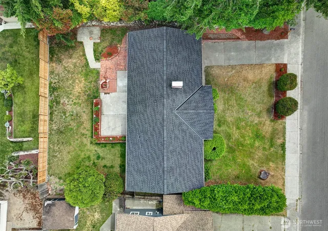 Photo 3 of Sale Pending at 2524 SW 325th Place, Federal Way, WA 98023 | MLS# NWM2549978 | Listing updated on 2026-09-28