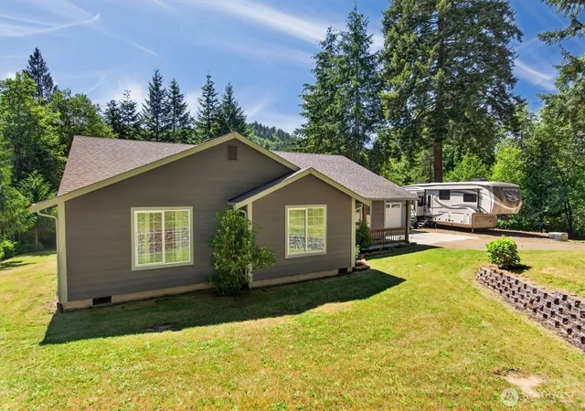 Photo 3 of Single family home for sale at 937 Germany Crk, Longview, WA 98632 | MLS# NWM2550005 | Listing updated on 2026-09-22