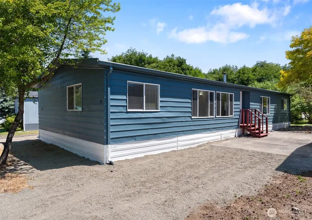 Manufactured home for sale at 1900 Broadway Ave #11, Hoquiam, WA 98550 | MLS# NWM2550014