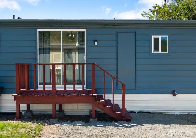 Photo 2 of Manufactured home for sale at 1900 Broadway Ave #11, Hoquiam, WA 98550 | MLS# NWM2550014 | Listing updated on 2026-09-30