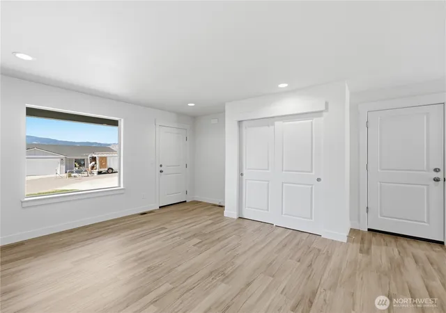 Photo 4 of Single family home for sale at 1975 N May Ct, East Wenatchee, WA 98802 | MLS# NWM2550016 | Listing updated on 2026-09-29