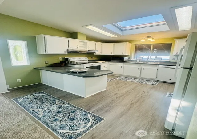 Photo 3 of Manufactured home for sale at 2101 S 324th Street #177, Federal Way, WA 98003 | MLS# NWM2550042 | Listing updated on 2026-09-23
