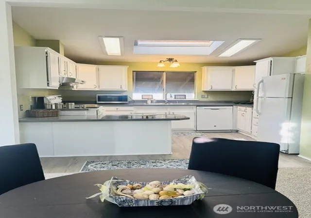 Photo 3 of Manufactured home for sale at 2101 S 324th Street #177, Federal Way, WA 98003 | MLS# NWM2550042 | Listing updated on 2026-09-23