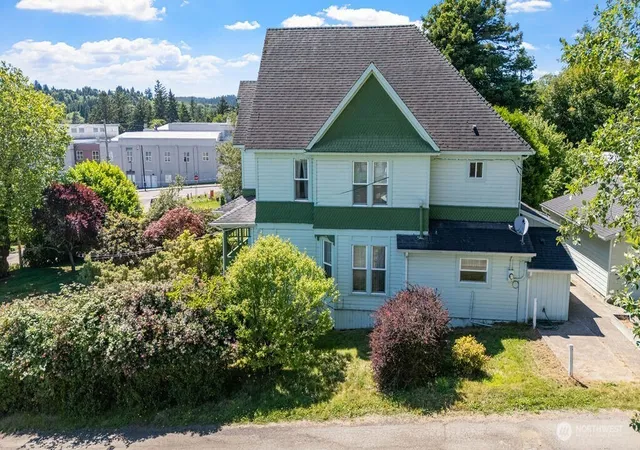 Photo 3 of Single family home for sale at 516 Cedar St, Ilwaco, WA 98624 | MLS# NWM2550065 | Listing updated on 2026-10-01