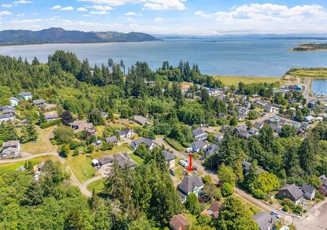 Photo 4 of Single family home for sale at 516 Cedar St, Ilwaco, WA 98624 | MLS# NWM2550065 | Listing updated on 2026-10-01