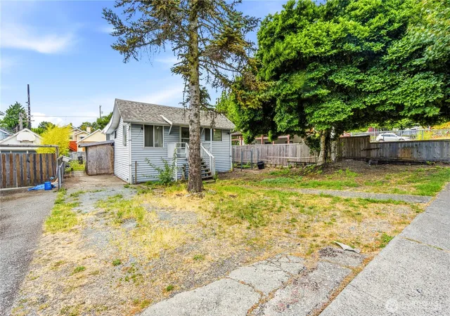 Photo 2 of Single family home for sale at 5307 16th Avenue S, Seattle, WA 98108 | MLS# NWM2550076 | Listing updated on 2026-09-22