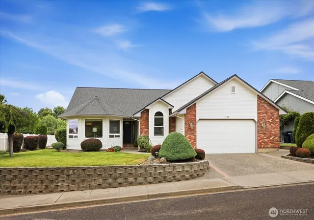 Photo 1 of Sale Pending at 403 Se Stanford Pl, College Place, WA 99324 | MLS# NWM2550103 | Listing updated on 2026-09-16