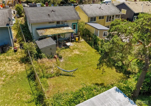 Photo 1 of Sale Pending at 215 31st Avenue E, Seattle, WA 98112 | MLS# NWM2550121 | Listing updated on 2026-09-25